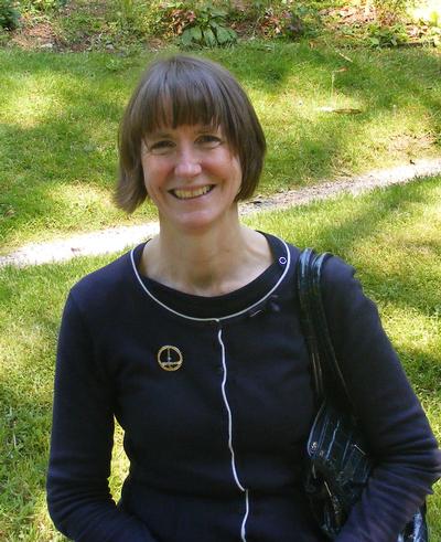 Dr Anne Simon